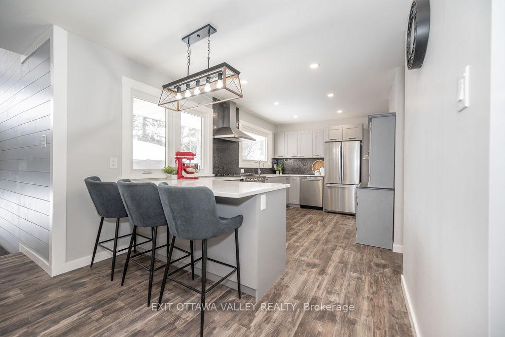 Photo 6 of 1 Frontenac Crescent, Deep River — HOMEH