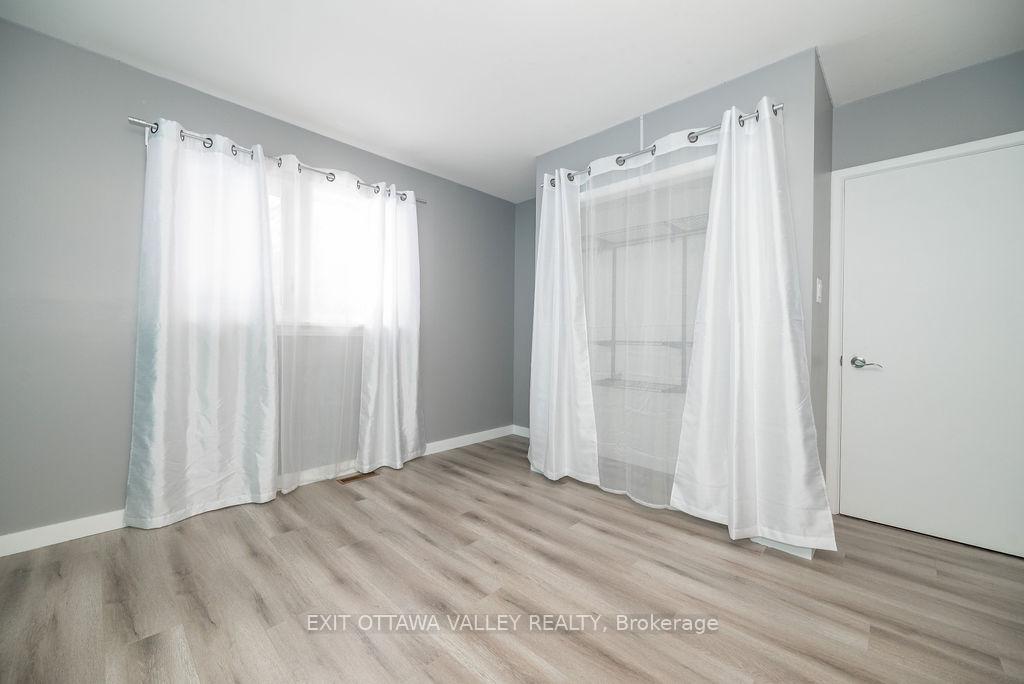 Photo 9 of 1 Frontenac Crescent, Deep River — HOMEH