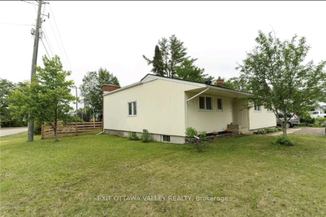 Photo 26 of 1 Frontenac Crescent, Deep River — HOMEH