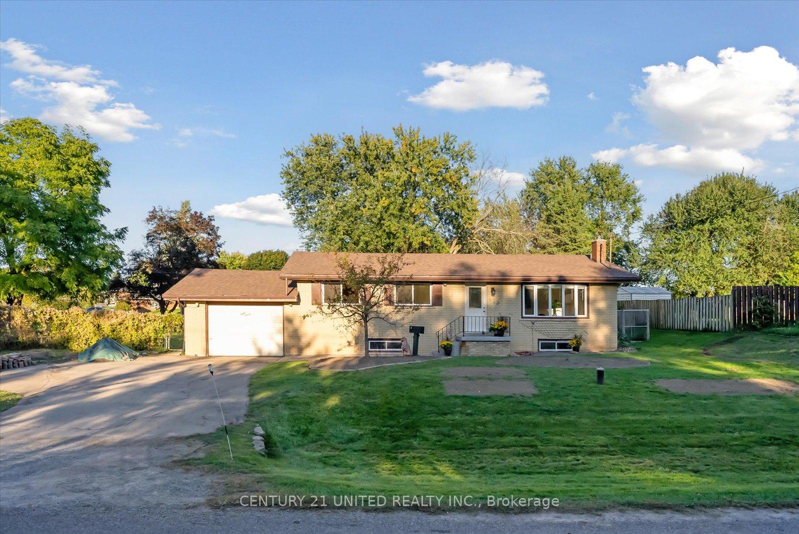 Photo 3 of 820 Clinton Avenue, Douro-Dummer — HOMEH