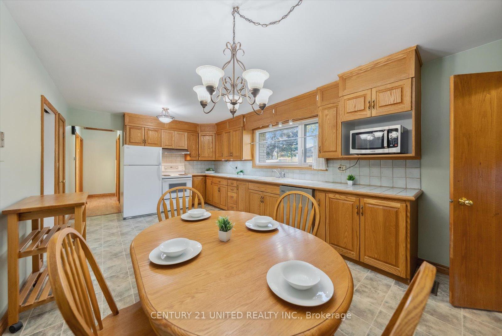 Photo 15 of 820 Clinton Avenue, Douro-Dummer — HOMEH