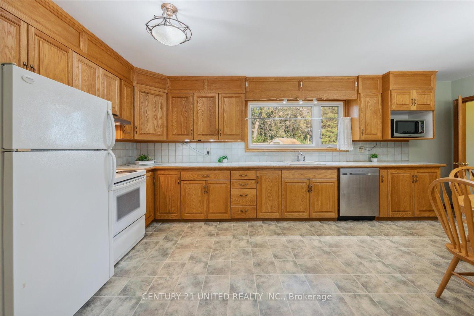Photo 16 of 820 Clinton Avenue, Douro-Dummer — HOMEH