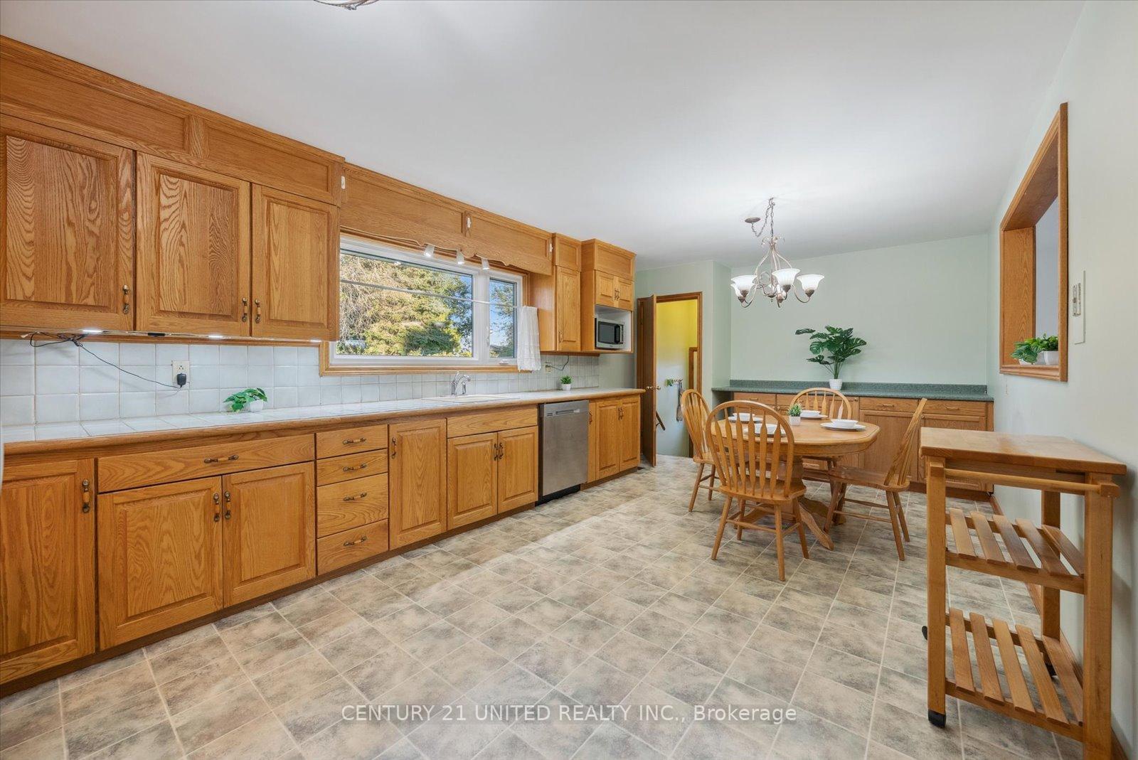 Photo 17 of 820 Clinton Avenue, Douro-Dummer — HOMEH