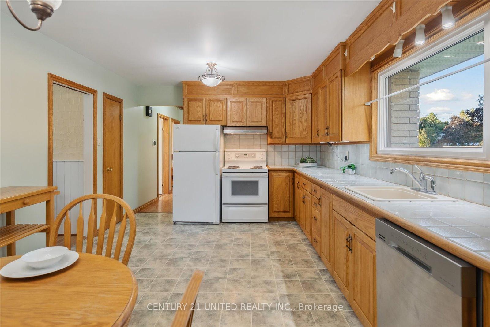 Photo 18 of 820 Clinton Avenue, Douro-Dummer — HOMEH