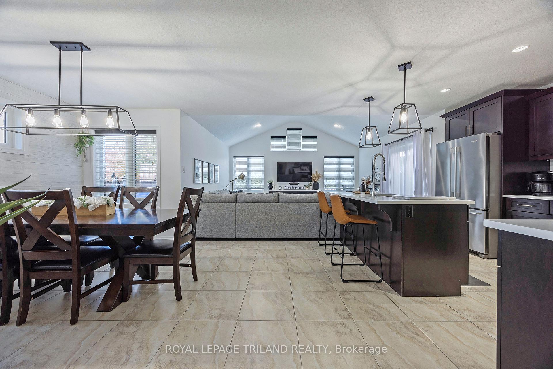 Photo 5 of 23 Westlake Drive, St. Thomas — HOMEH