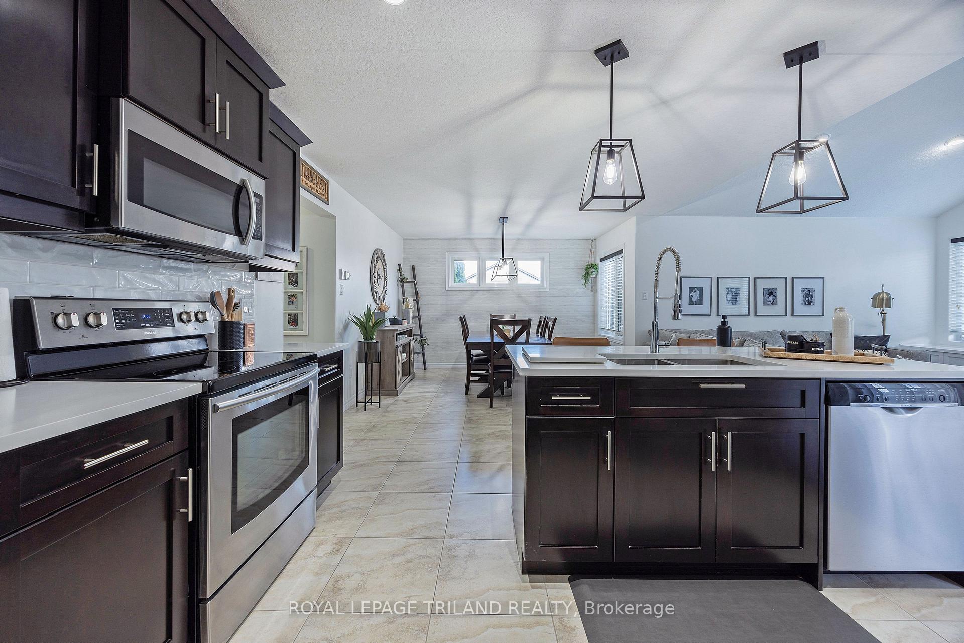Photo 8 of 23 Westlake Drive, St. Thomas — HOMEH