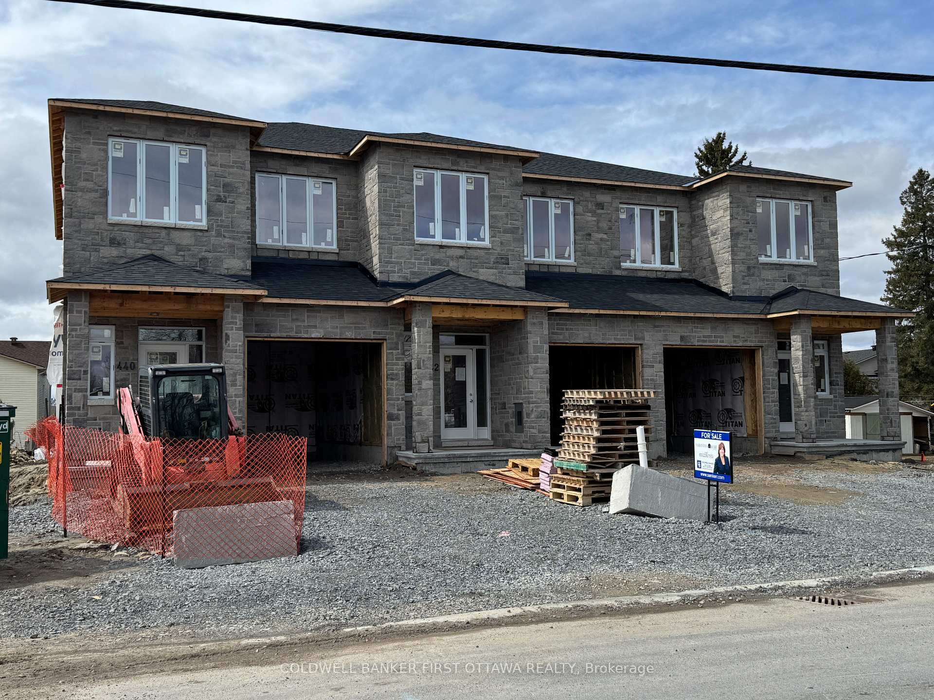 Photo 2 of 442 Thomas Street, Carleton Place — HOMEH