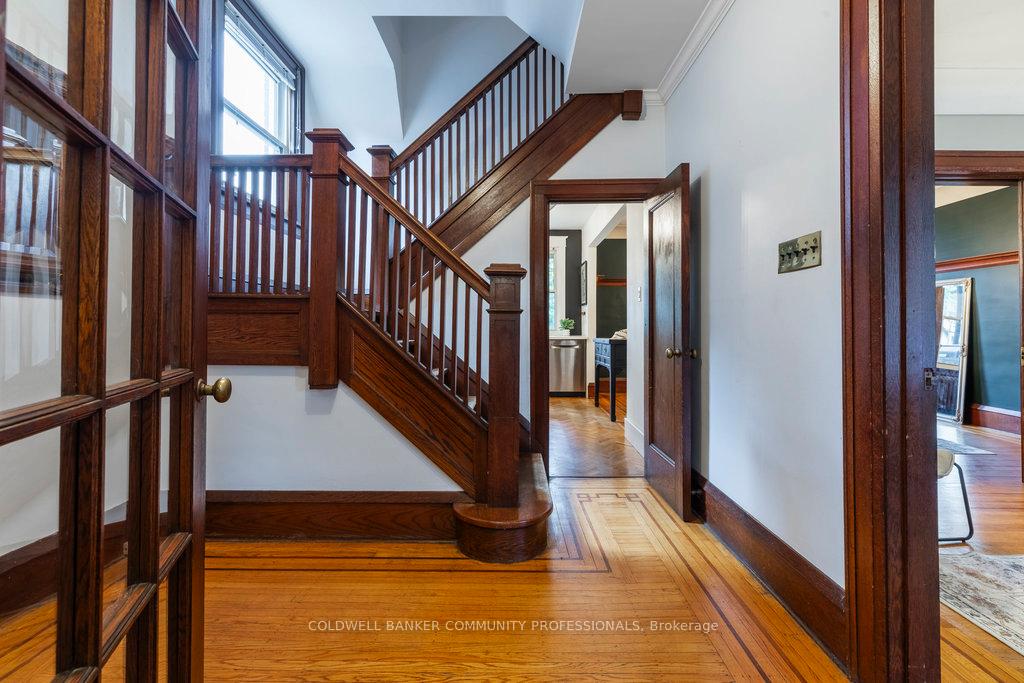 Photo 3 of 38 Fairleigh Avenue S, Hamilton, Gibson — HOMEH