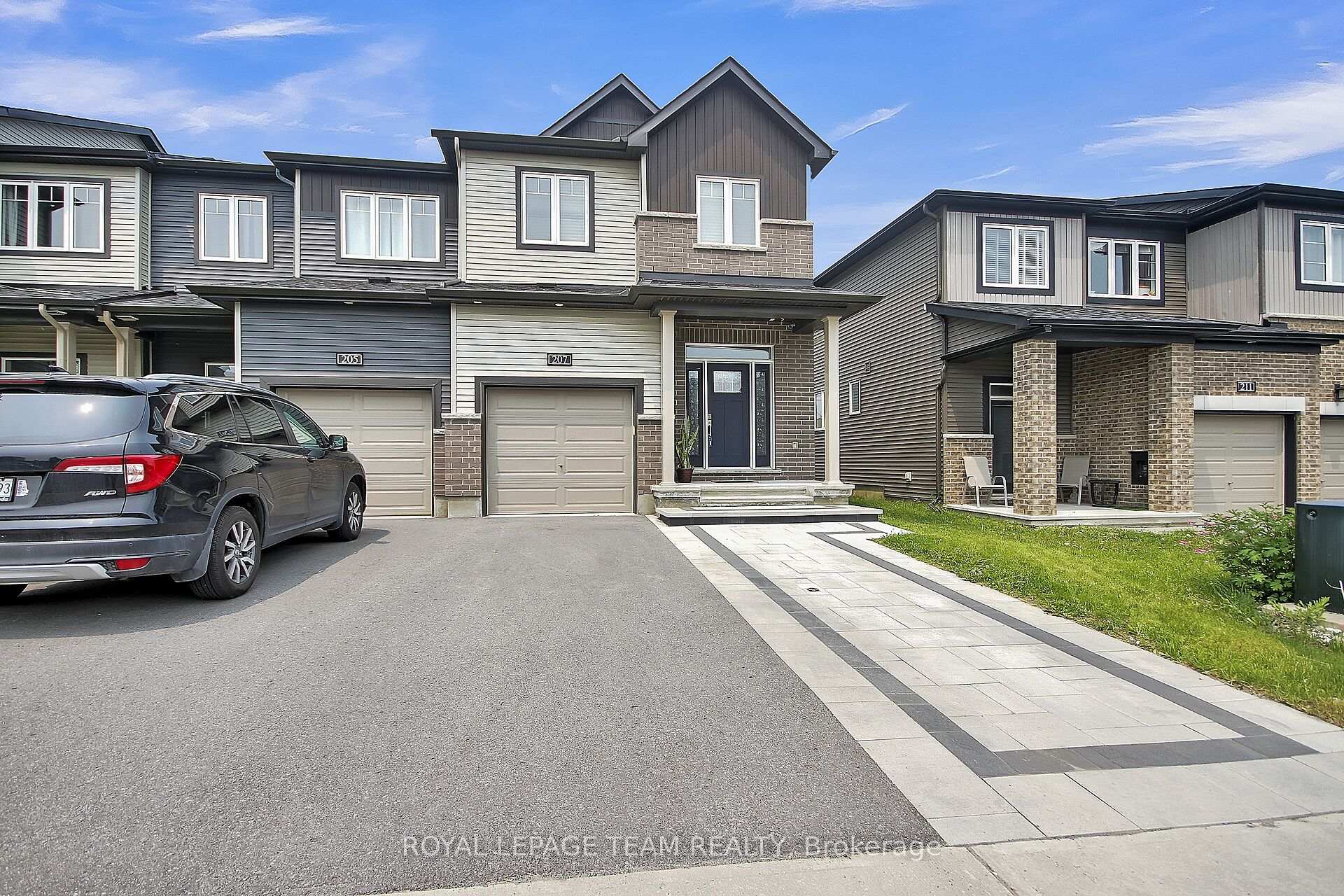 Photo 2 of 207 Bending Way, Ottawa, Barrhaven - Hearts Desire — HOMEH