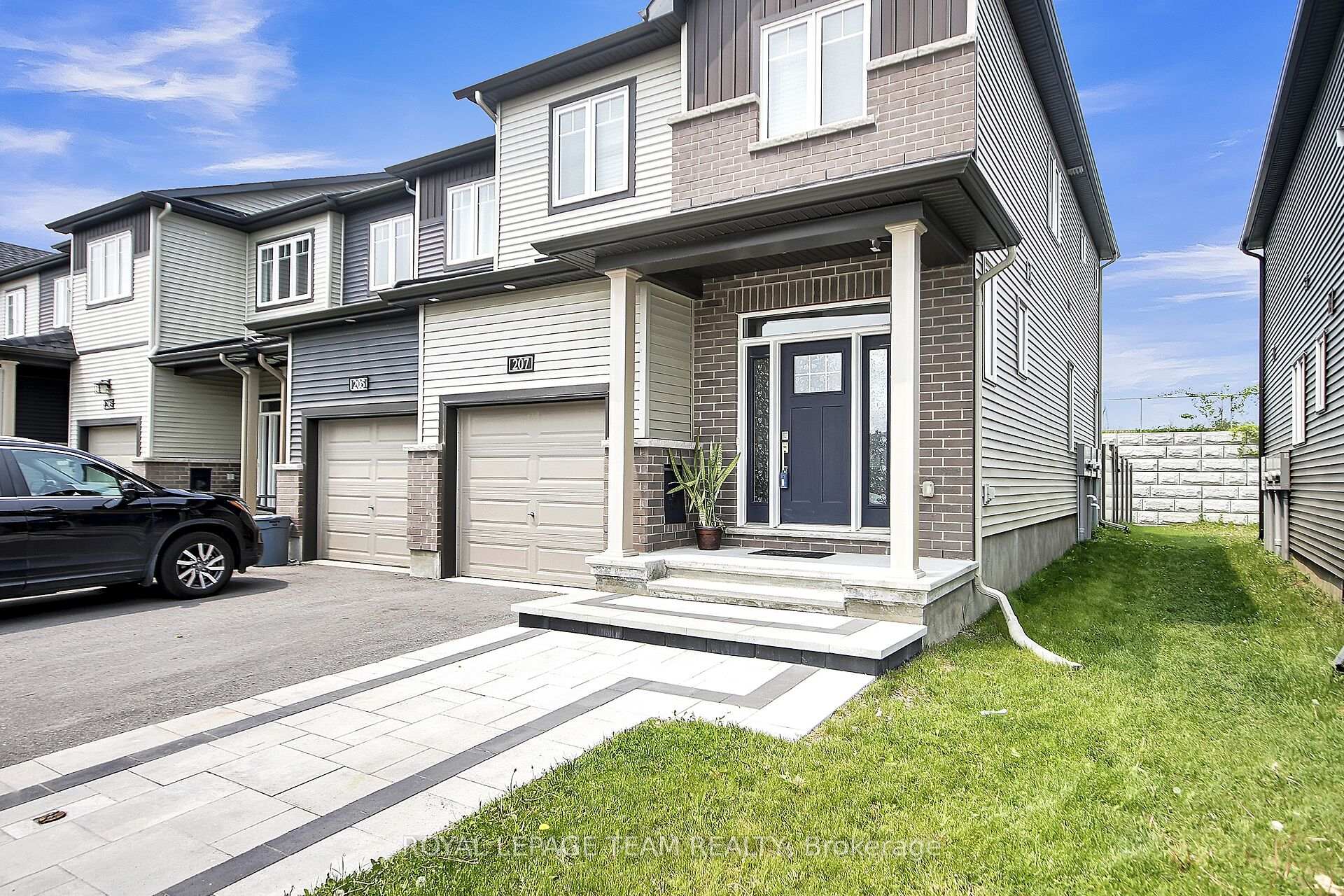 Photo 3 of 207 Bending Way, Ottawa, Barrhaven - Hearts Desire — HOMEH
