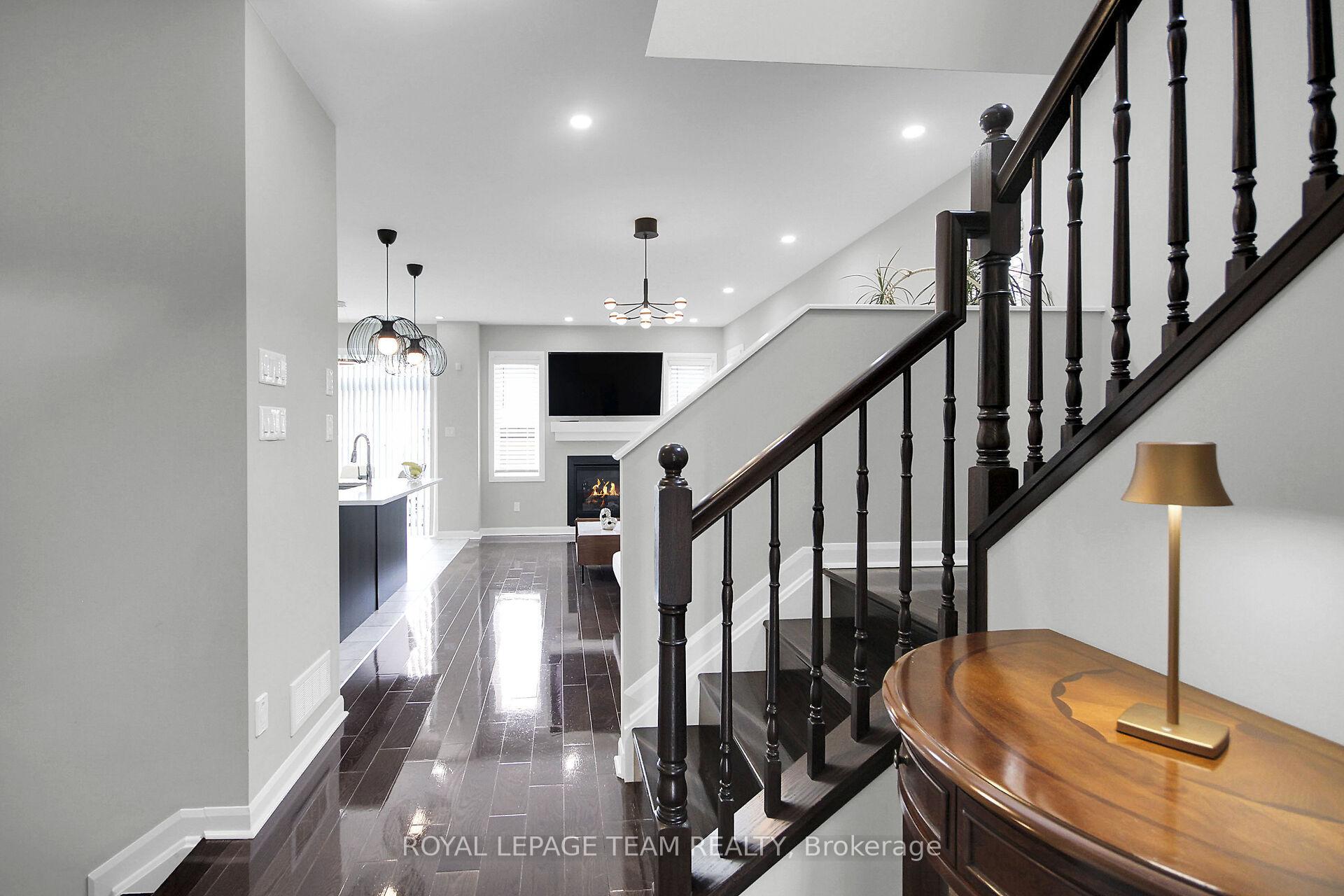 Photo 10 of 207 Bending Way, Ottawa, Barrhaven - Hearts Desire — HOMEH