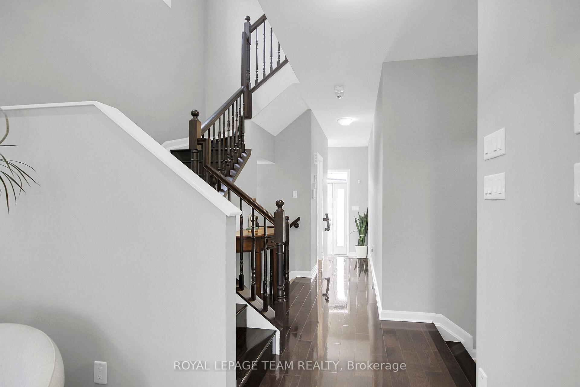Photo 11 of 207 Bending Way, Ottawa, Barrhaven - Hearts Desire — HOMEH