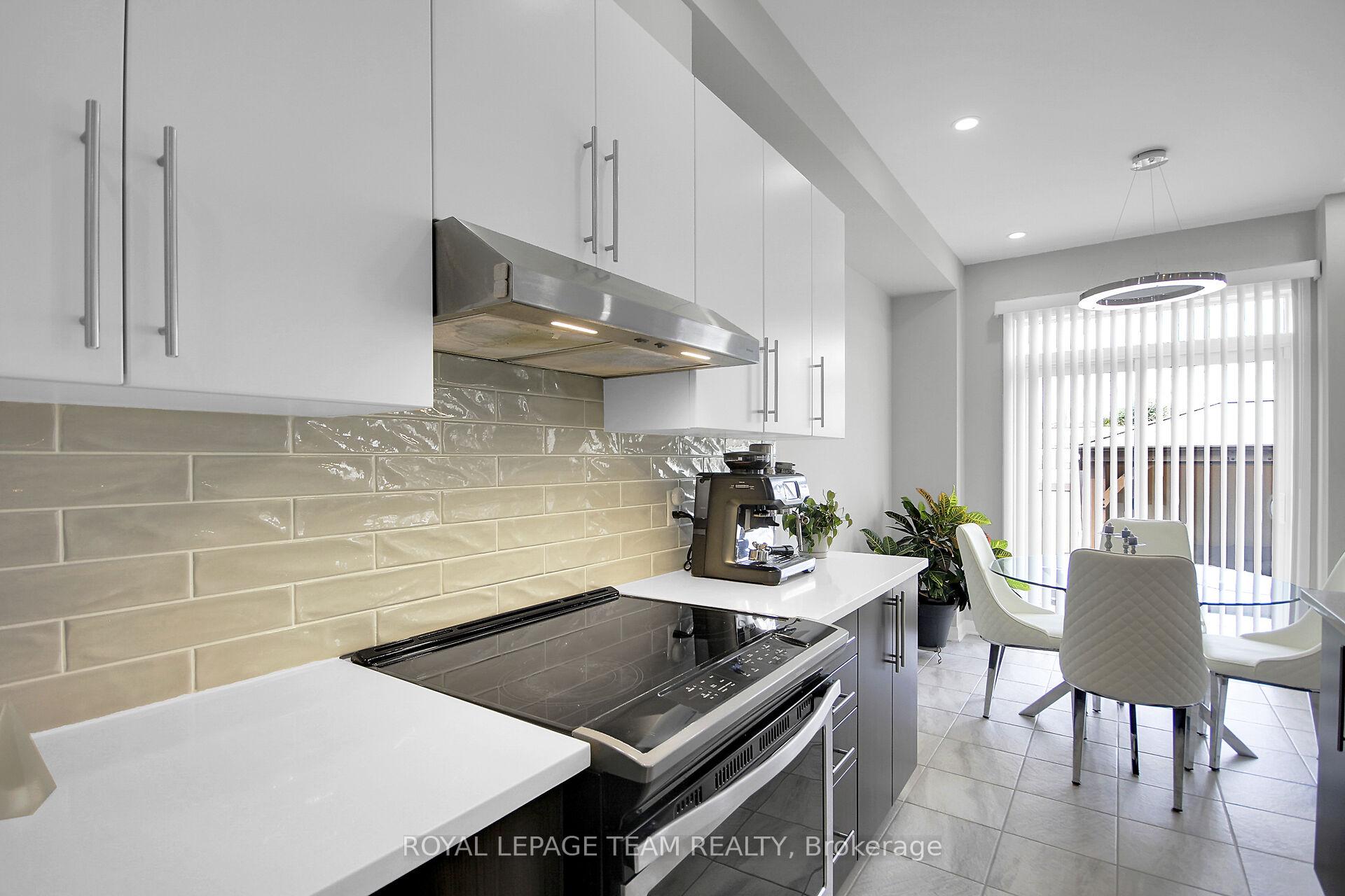Photo 19 of 207 Bending Way, Ottawa, Barrhaven - Hearts Desire — HOMEH