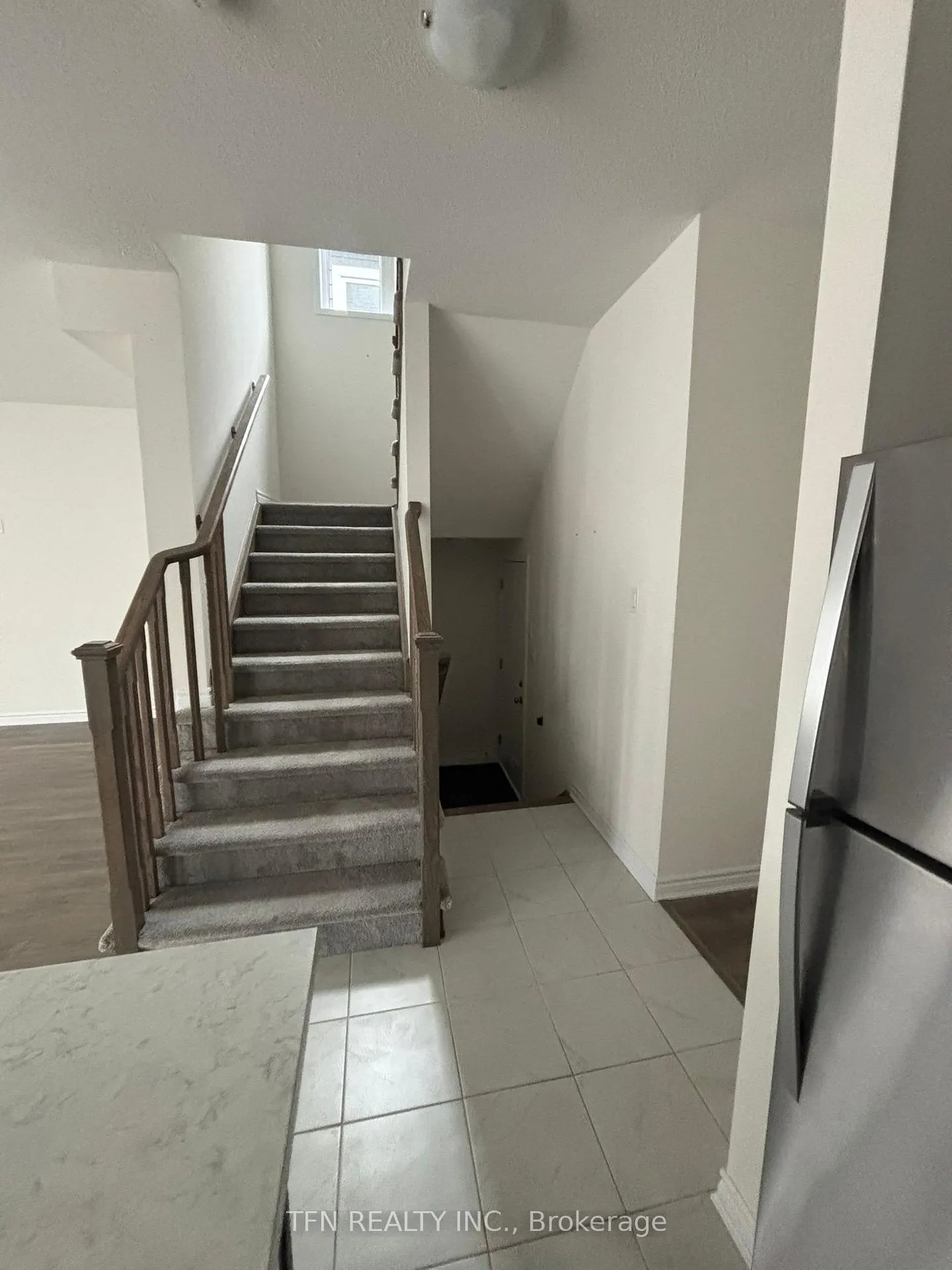 Photo 3 of 28 Abby Drive, Wasaga Beach — HOMEH
