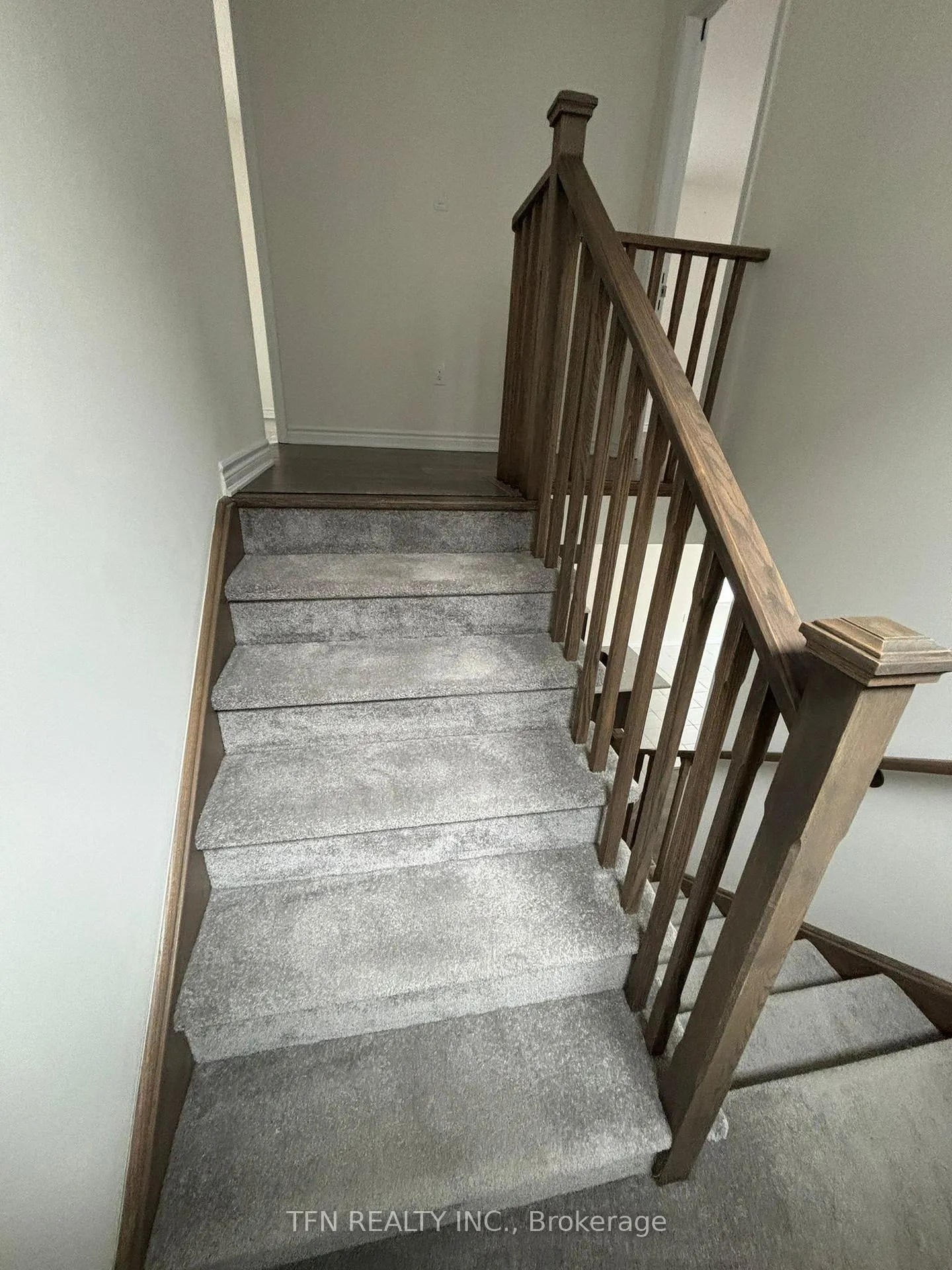 Photo 4 of 28 Abby Drive, Wasaga Beach — HOMEH