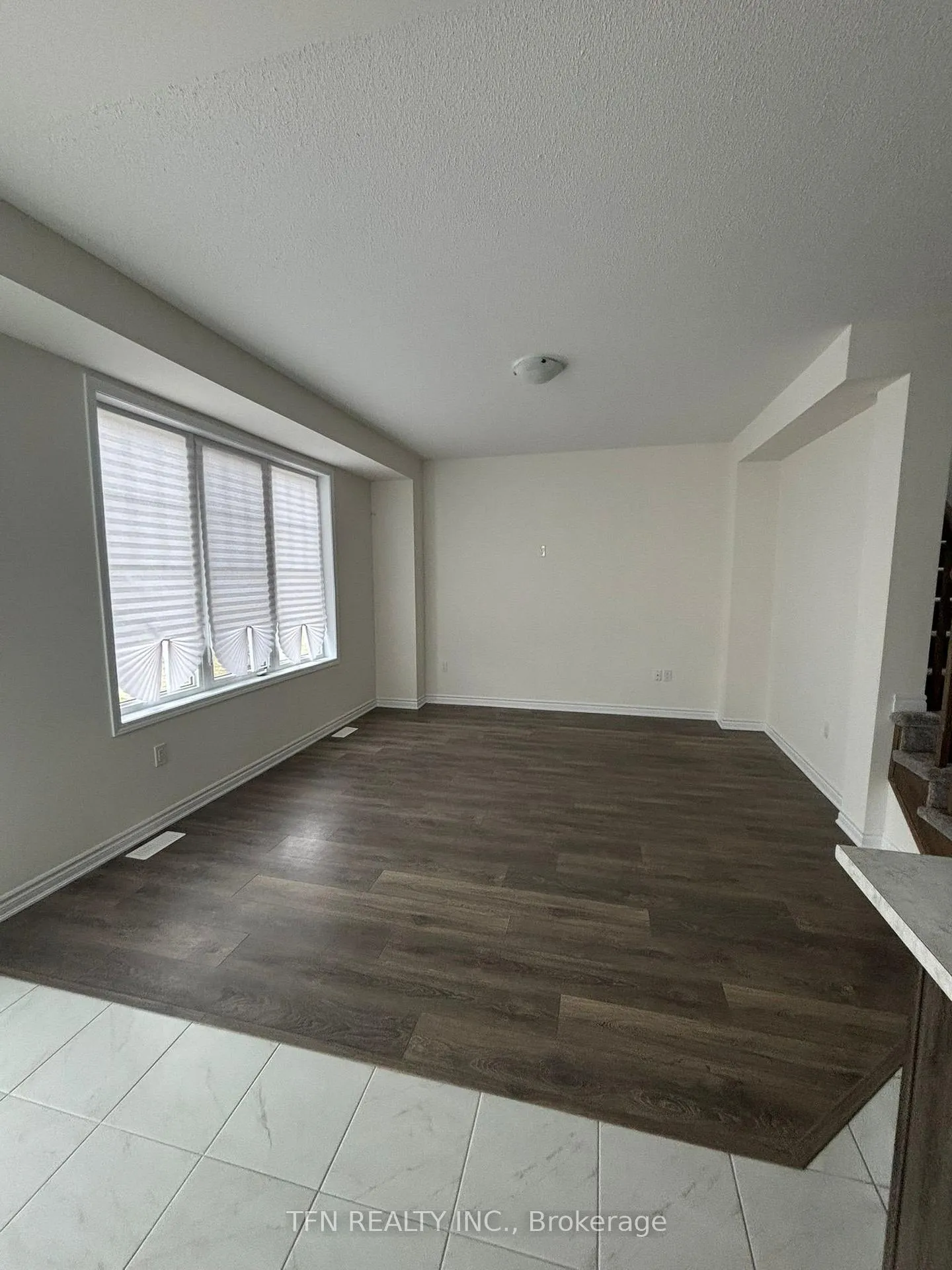 Photo 5 of 28 Abby Drive, Wasaga Beach — HOMEH