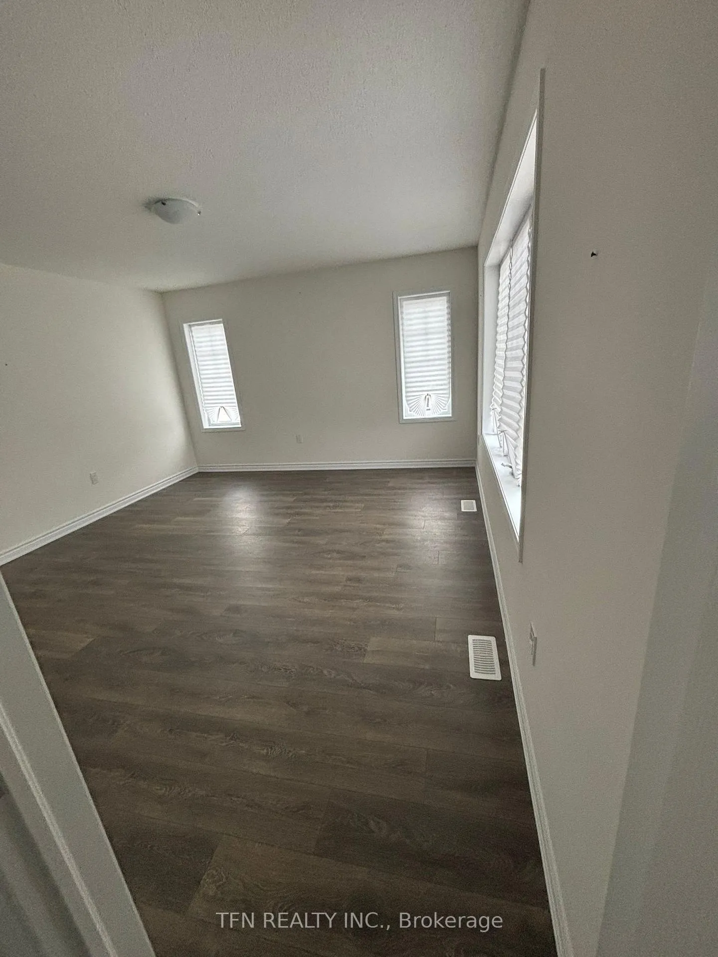 Photo 9 of 28 Abby Drive, Wasaga Beach — HOMEH
