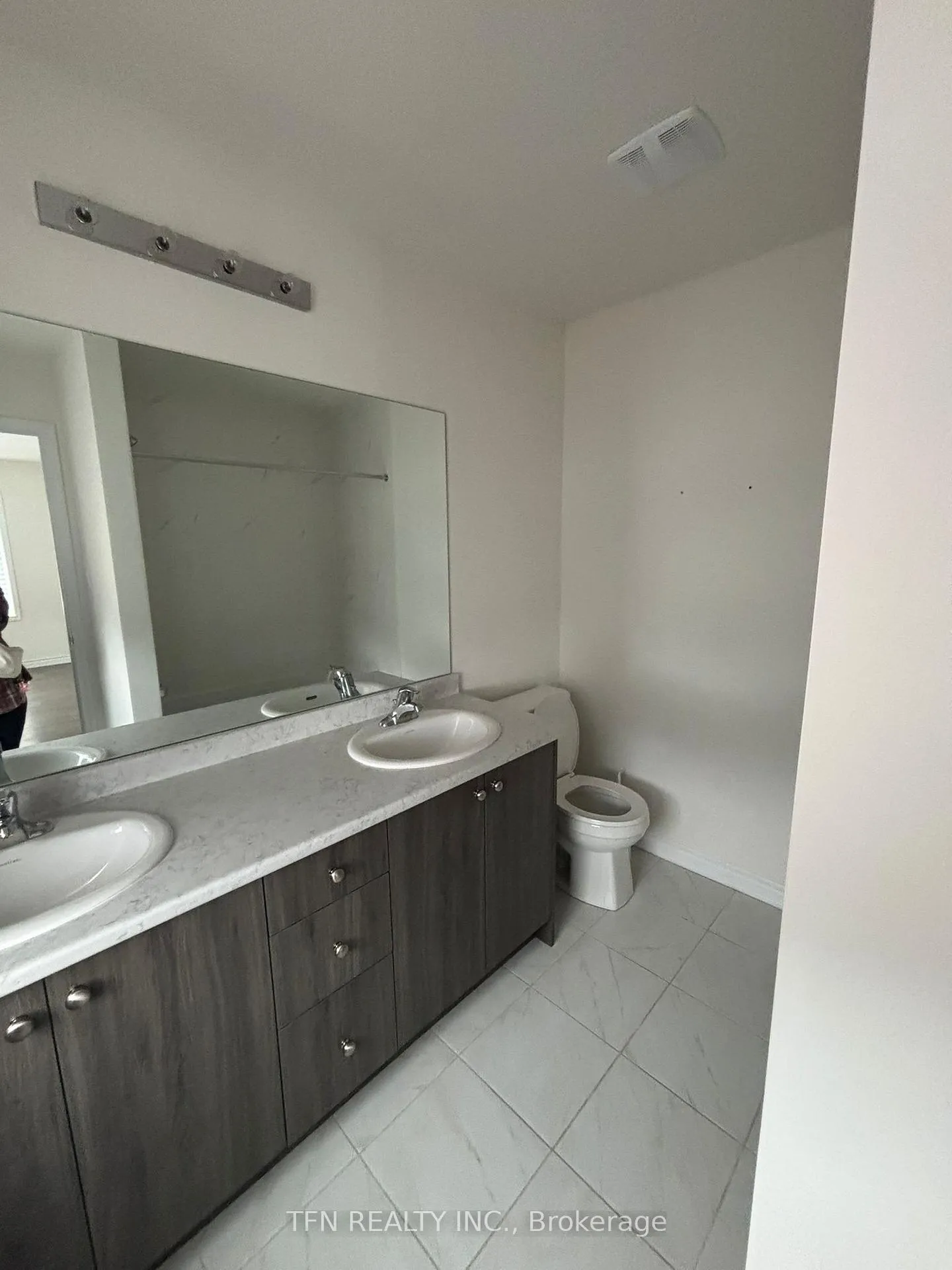 Photo 11 of 28 Abby Drive, Wasaga Beach — HOMEH