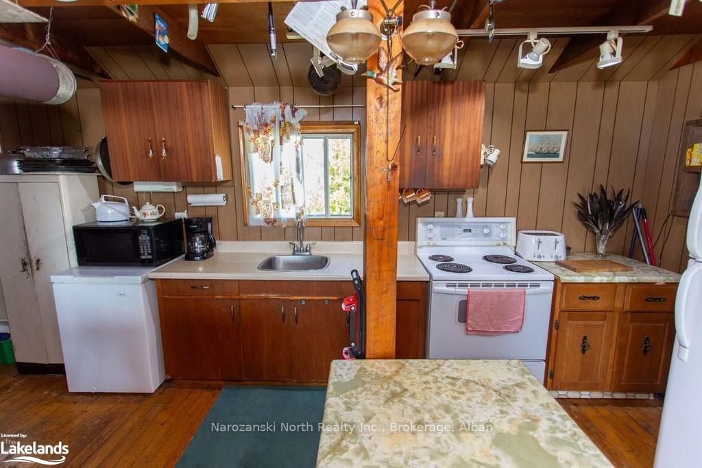 Photo 11 of 7908 Harbour, Killarney — HOMEH