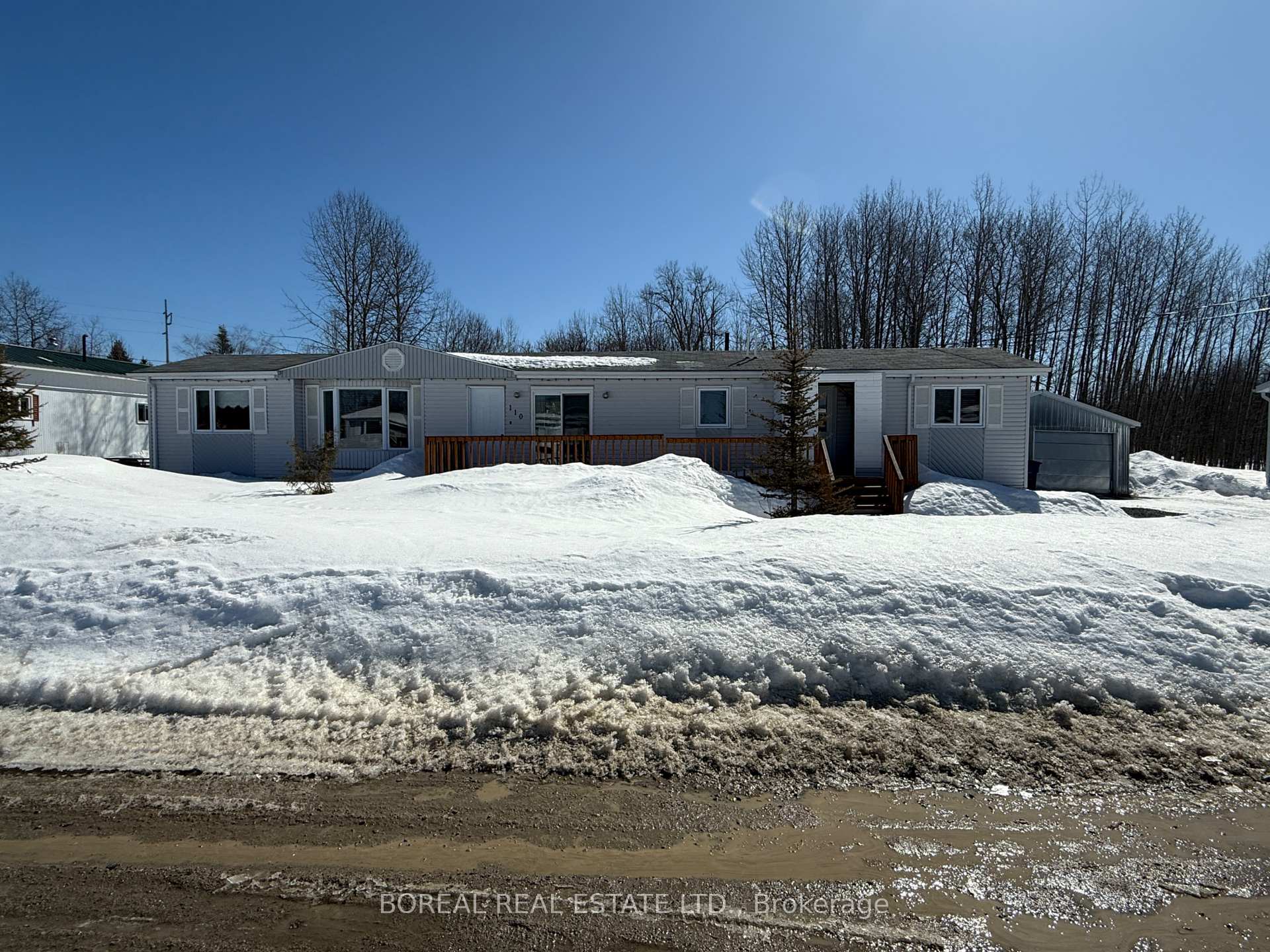 Photo 2 of 110 Parkwood Avenue, Cochrane — HOMEH