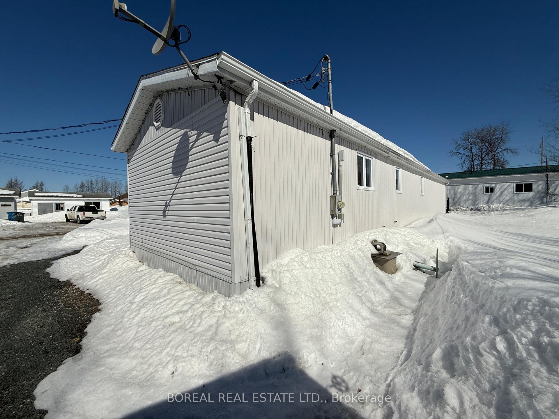 Photo 6 of 110 Parkwood Avenue, Cochrane — HOMEH