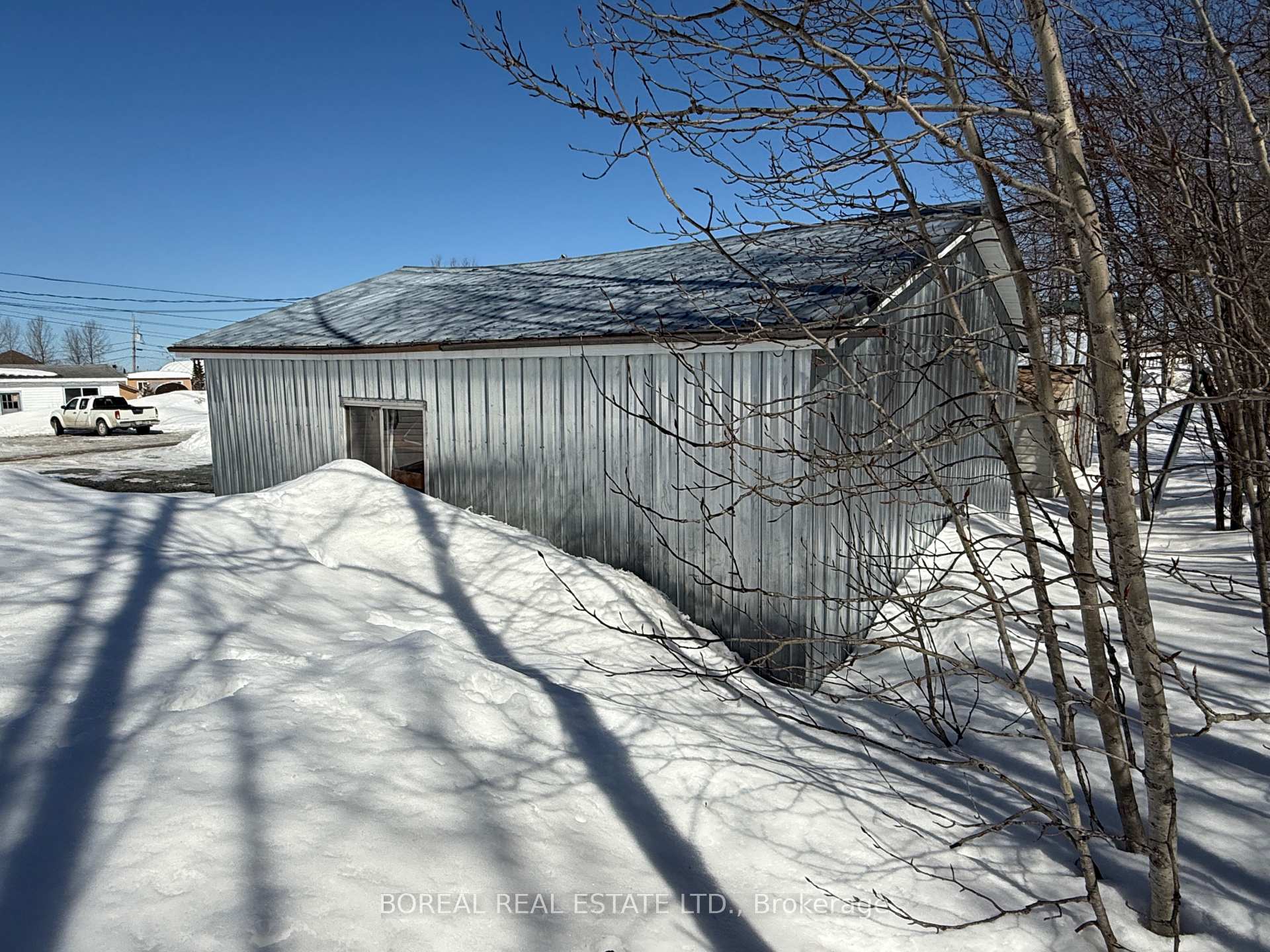 Photo 9 of 110 Parkwood Avenue, Cochrane — HOMEH