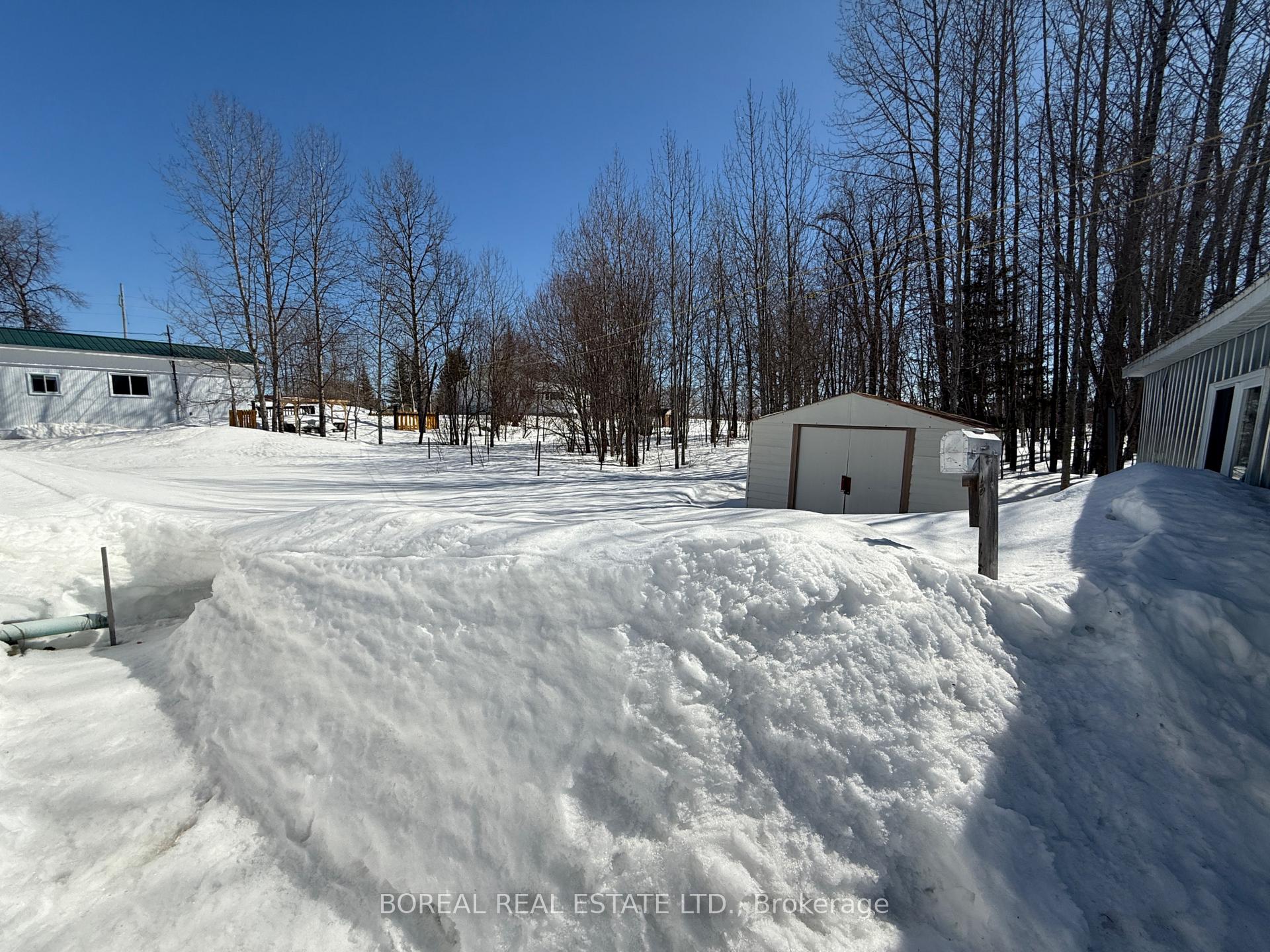 Photo 10 of 110 Parkwood Avenue, Cochrane — HOMEH