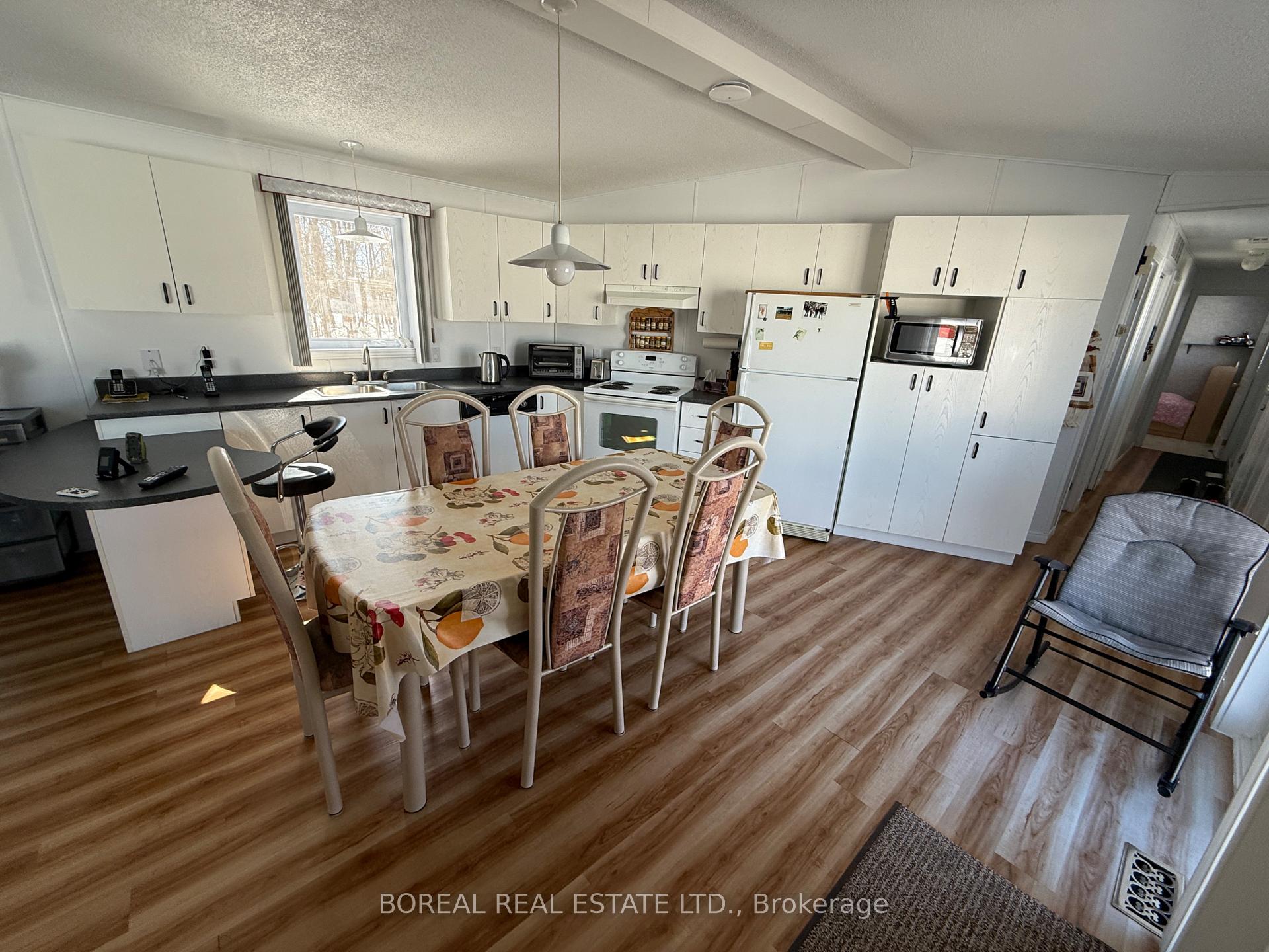 Photo 12 of 110 Parkwood Avenue, Cochrane — HOMEH