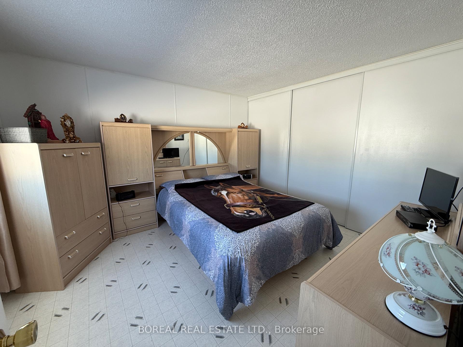Photo 16 of 110 Parkwood Avenue, Cochrane — HOMEH