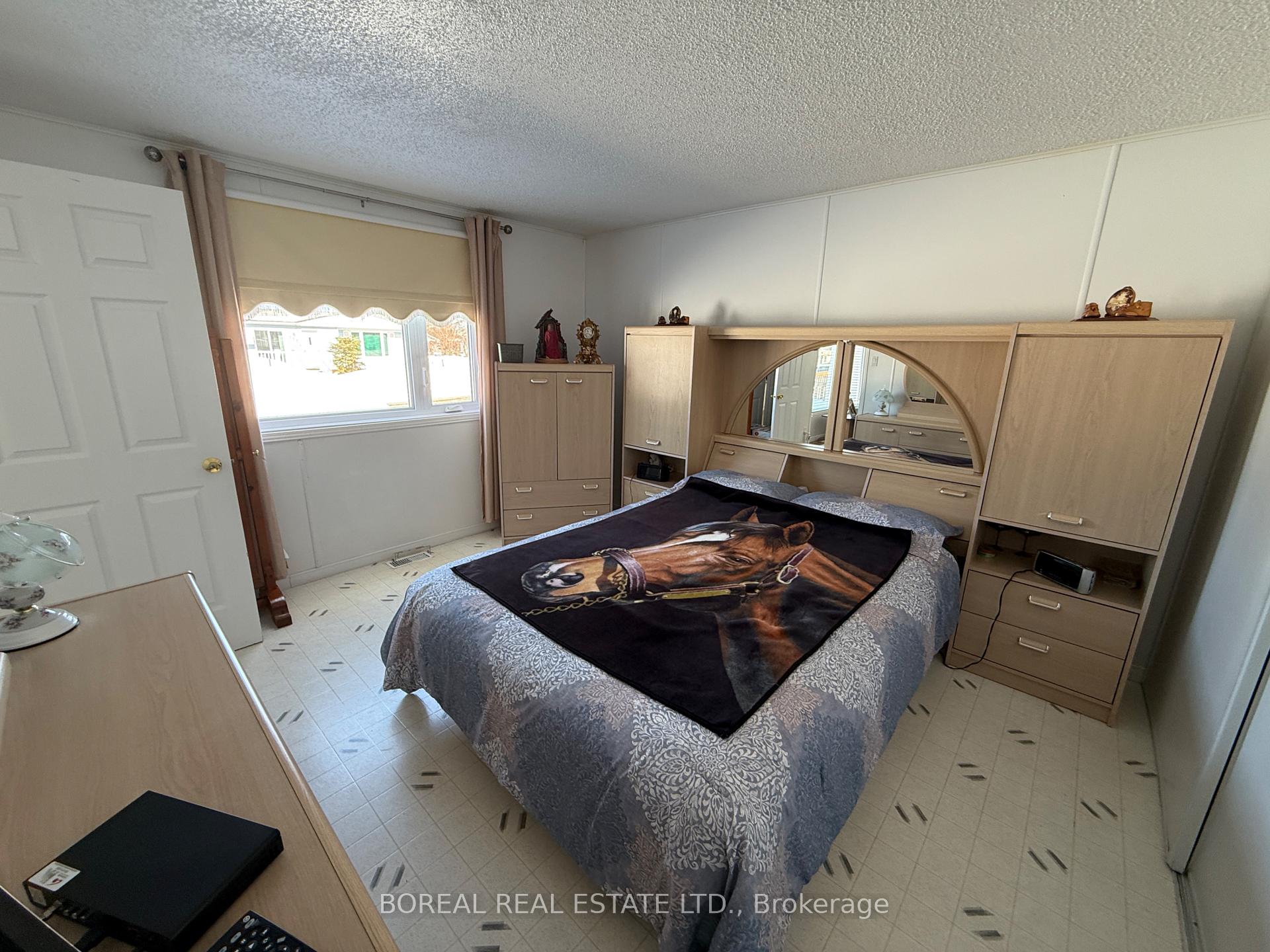 Photo 17 of 110 Parkwood Avenue, Cochrane — HOMEH