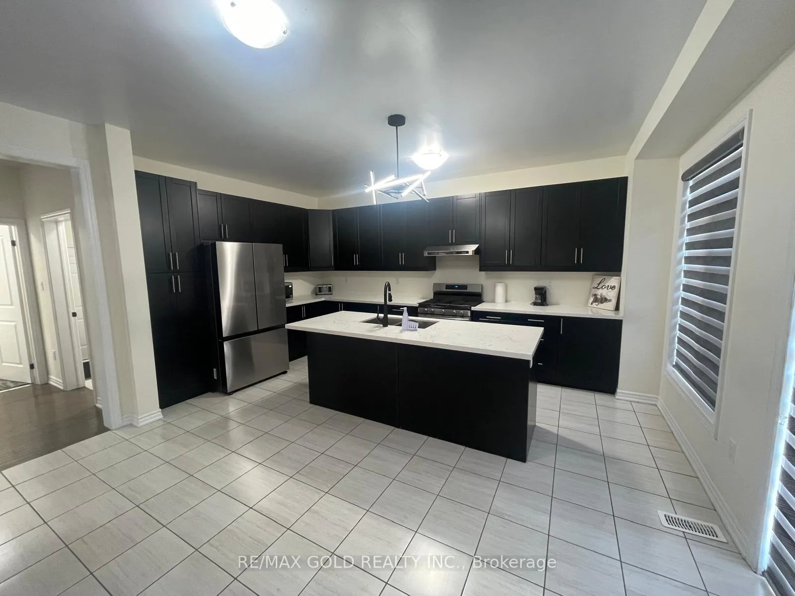 Photo 10 of 537 Veterans Drive, Brampton, Northwest Brampton — HOMEH