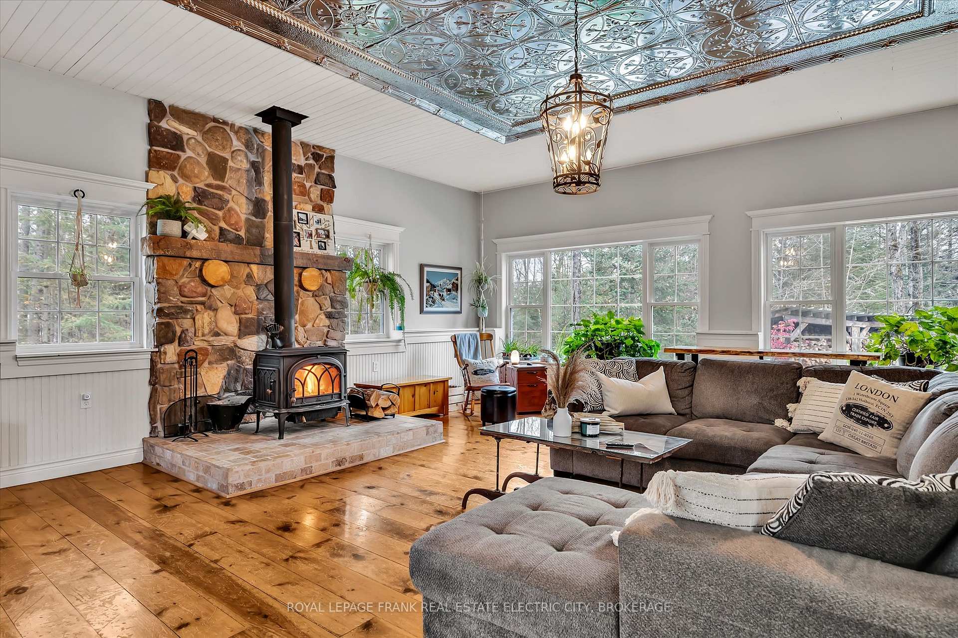 Photo 21 of 813 Centre Dummer Road, Douro-Dummer — HOMEH