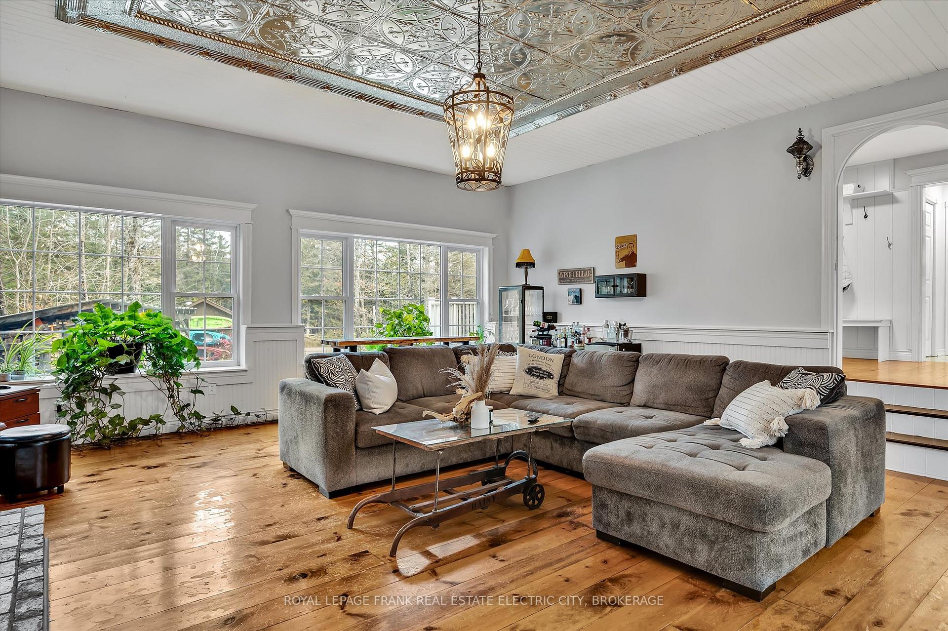 Photo 22 of 813 Centre Dummer Road, Douro-Dummer — HOMEH