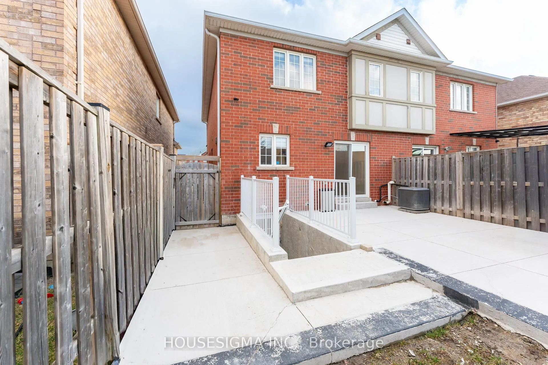 Photo 27 of 6 Flower Trail, Brampton, Bram East — HOMEH