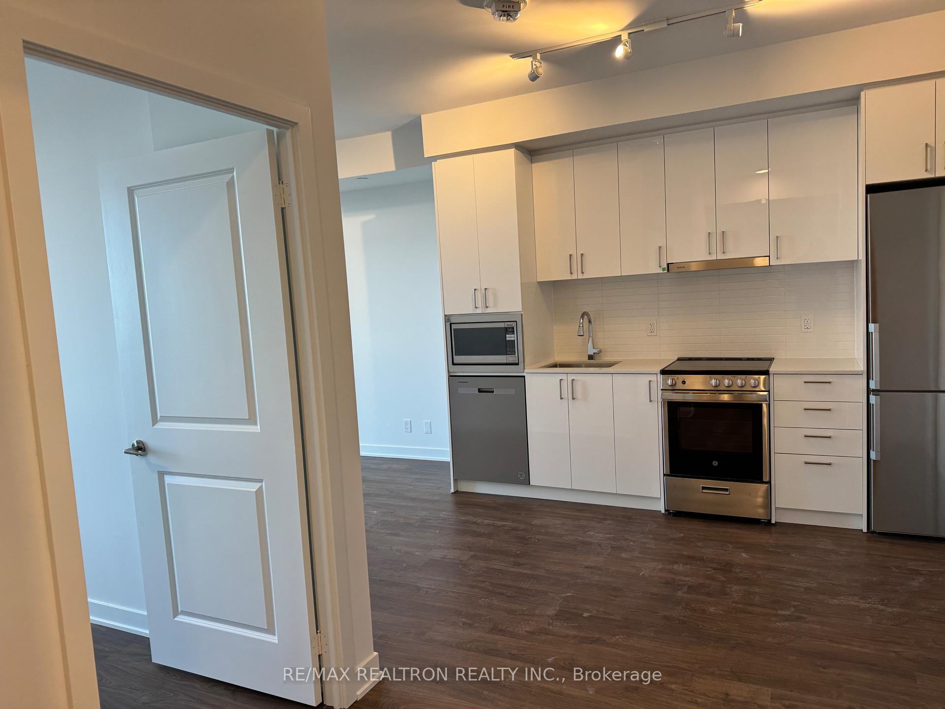 Photo 3 of Unit 2306, 30 Upper Mall Way Drive, Vaughan, Brownridge — HOMEH