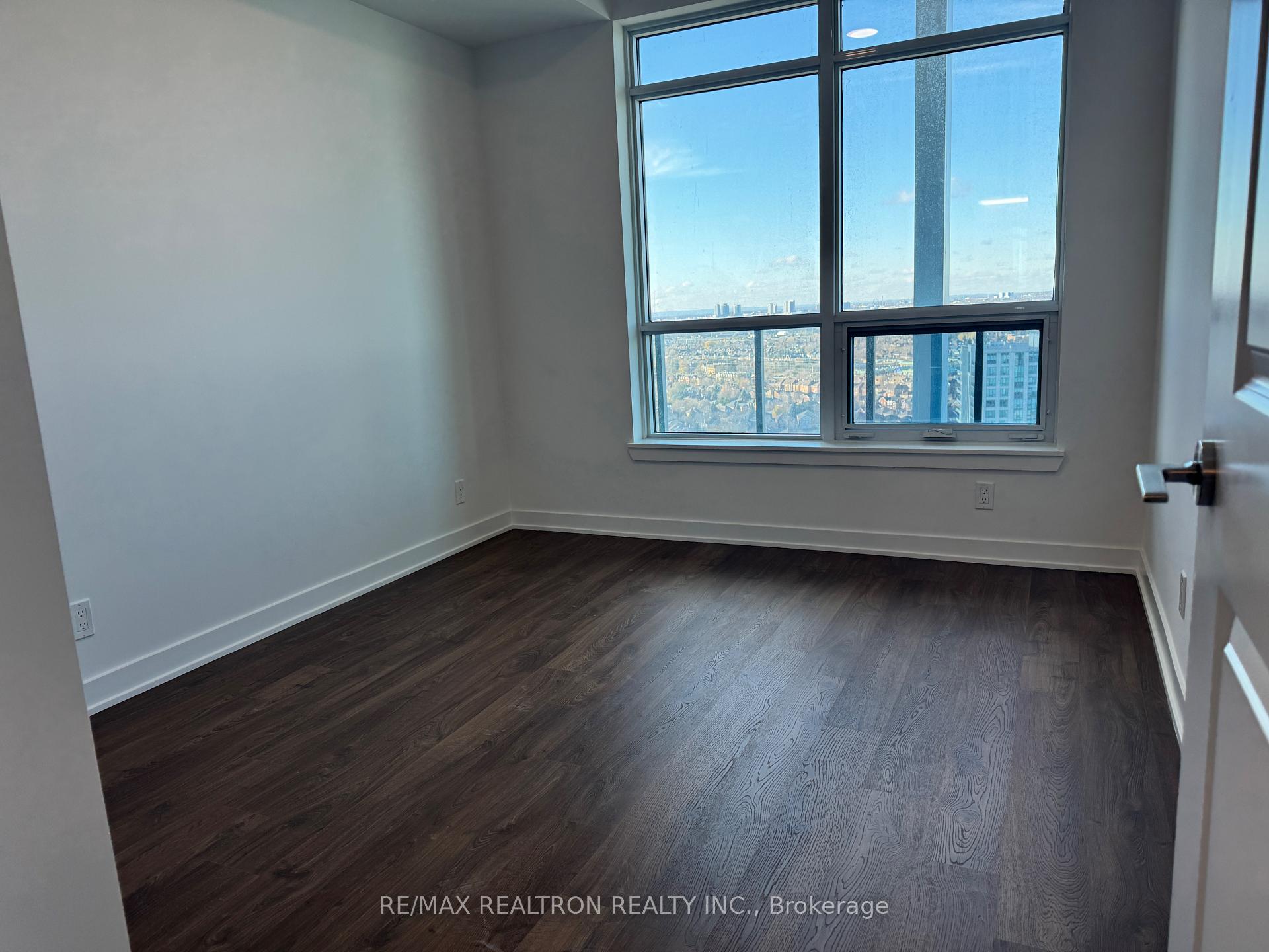 Photo 4 of Unit 2306, 30 Upper Mall Way Drive, Vaughan, Brownridge — HOMEH