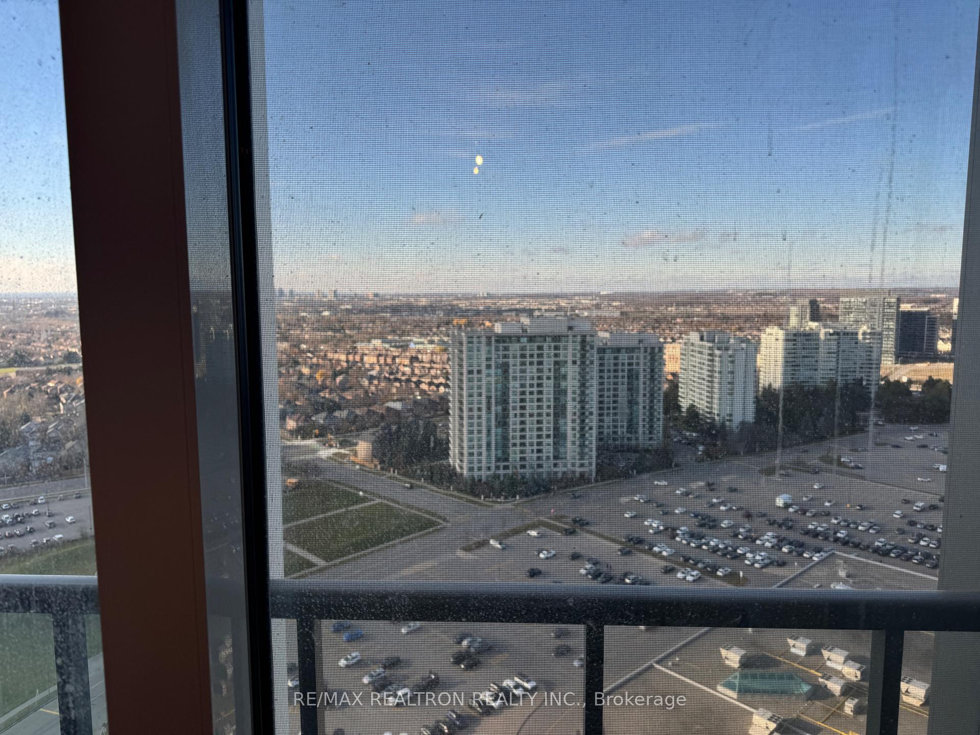 Photo 6 of Unit 2306, 30 Upper Mall Way Drive, Vaughan, Brownridge — HOMEH