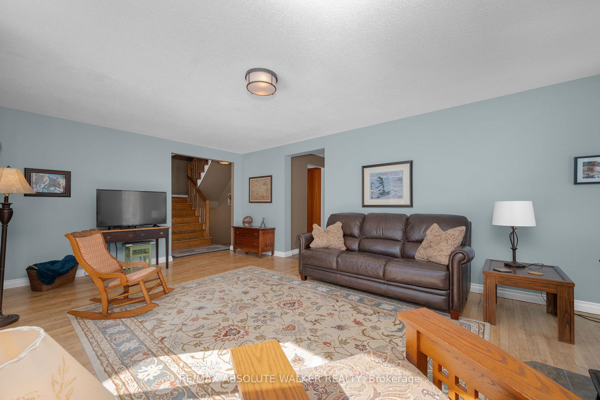 Photo 5 of 104 Hardwood Drive, Ottawa, Fitzroy Ward (South East) — HOMEH