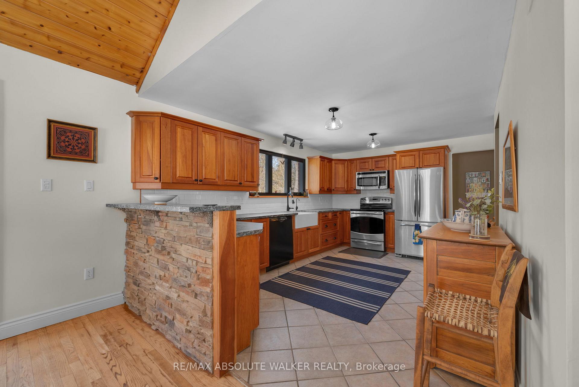Photo 13 of 104 Hardwood Drive, Ottawa, Fitzroy Ward (South East) — HOMEH