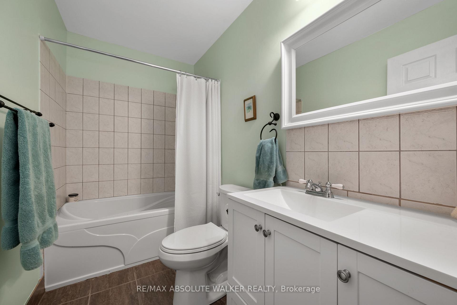 Photo 35 of 104 Hardwood Drive, Ottawa, Fitzroy Ward (South East) — HOMEH