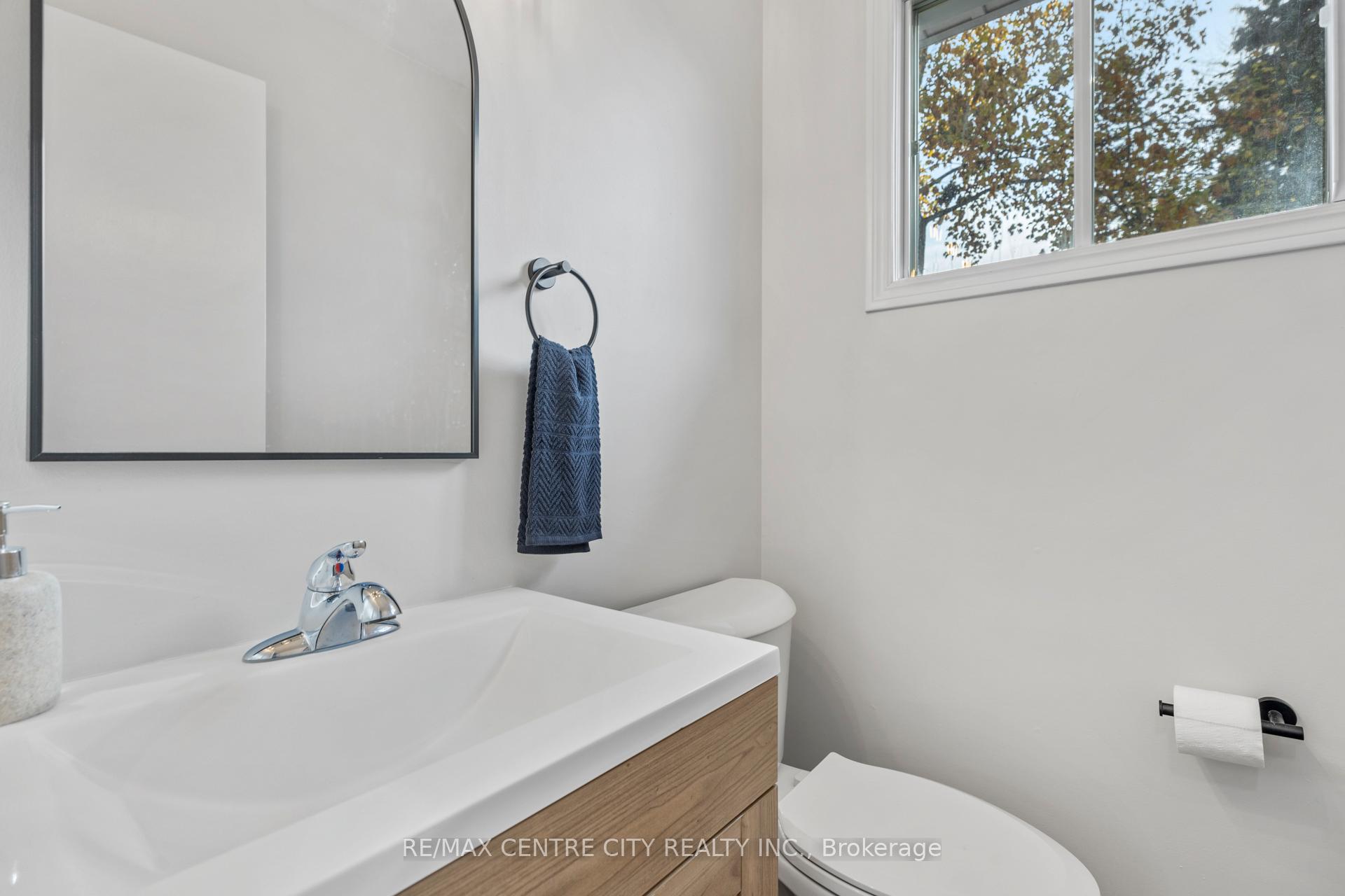 Photo 9 of 565 Elm Street, St. Thomas — HOMEH