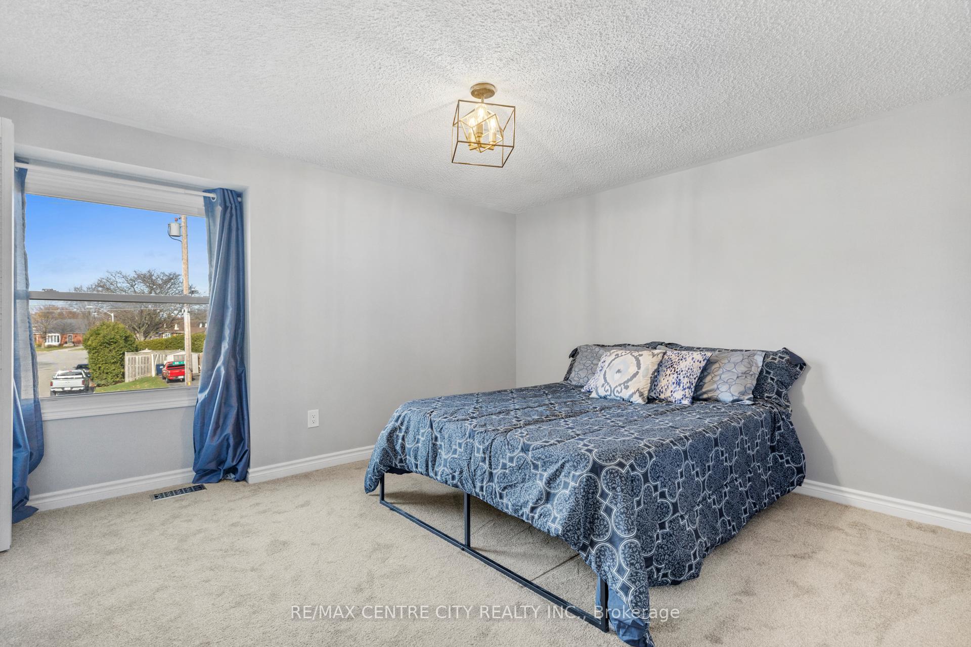 Photo 11 of 565 Elm Street, St. Thomas — HOMEH
