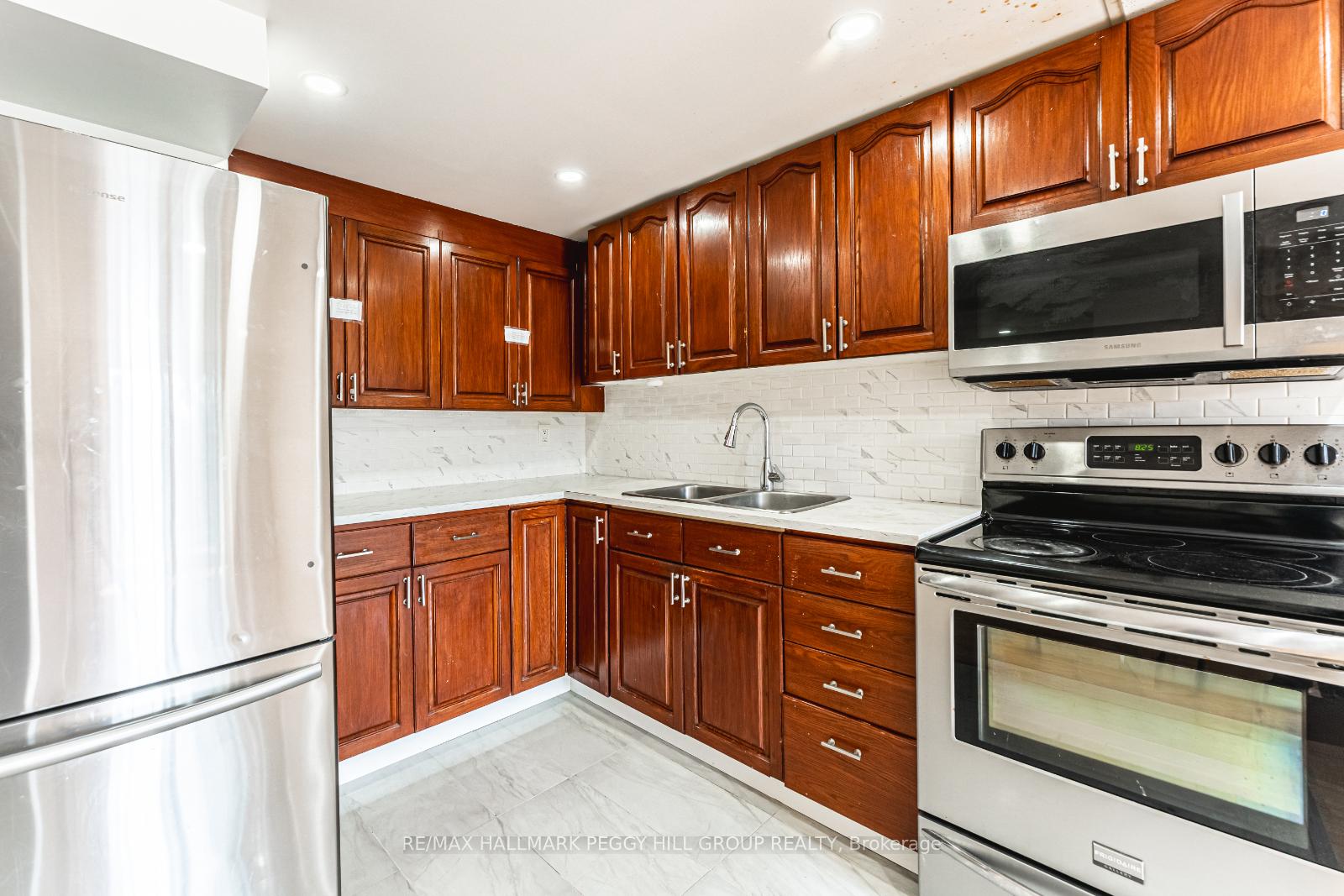 Photo 4 of Unit Lower, 9 Orwell Crescent, Barrie, Letitia Heights — HOMEH