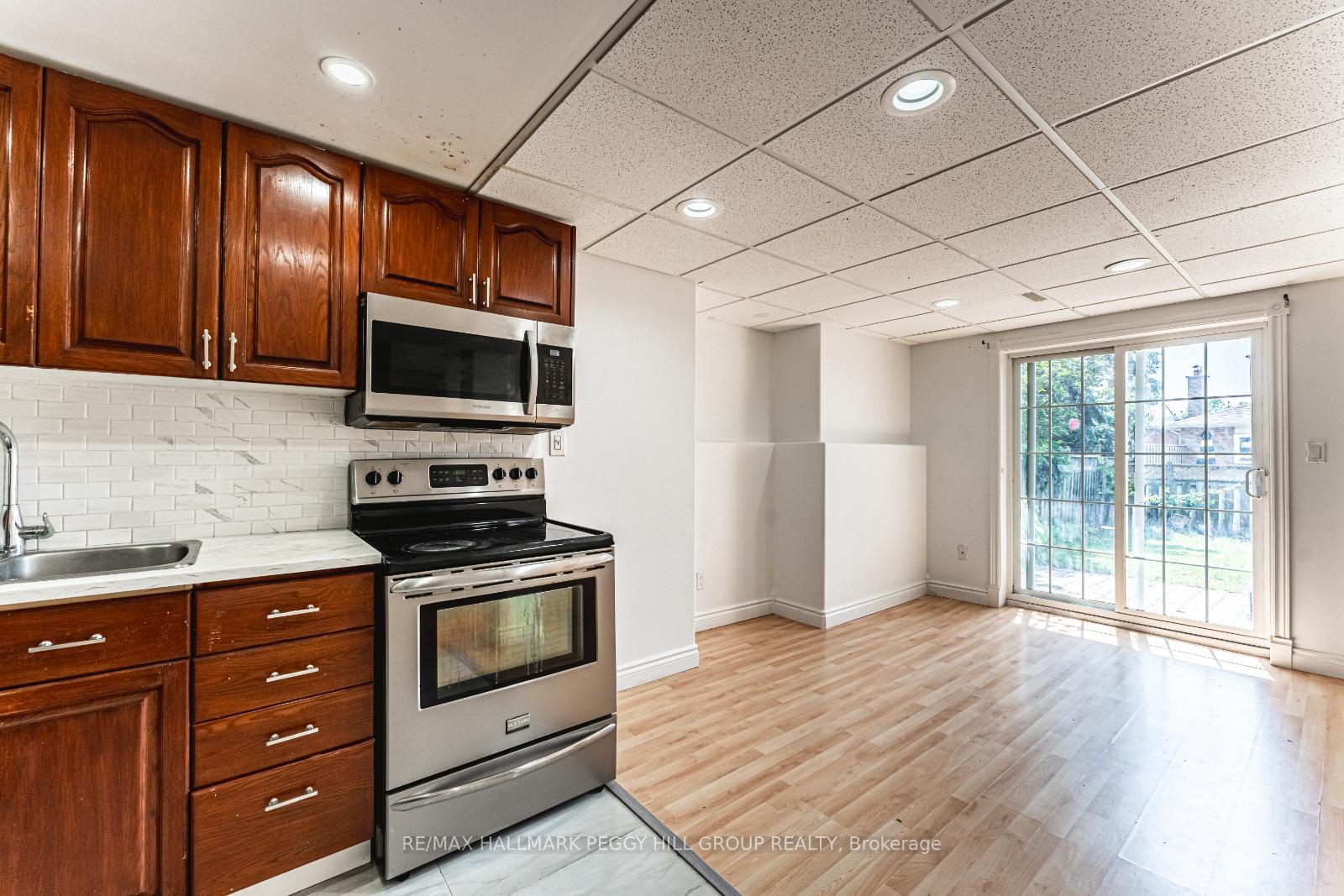 Photo 5 of Unit Lower, 9 Orwell Crescent, Barrie, Letitia Heights — HOMEH
