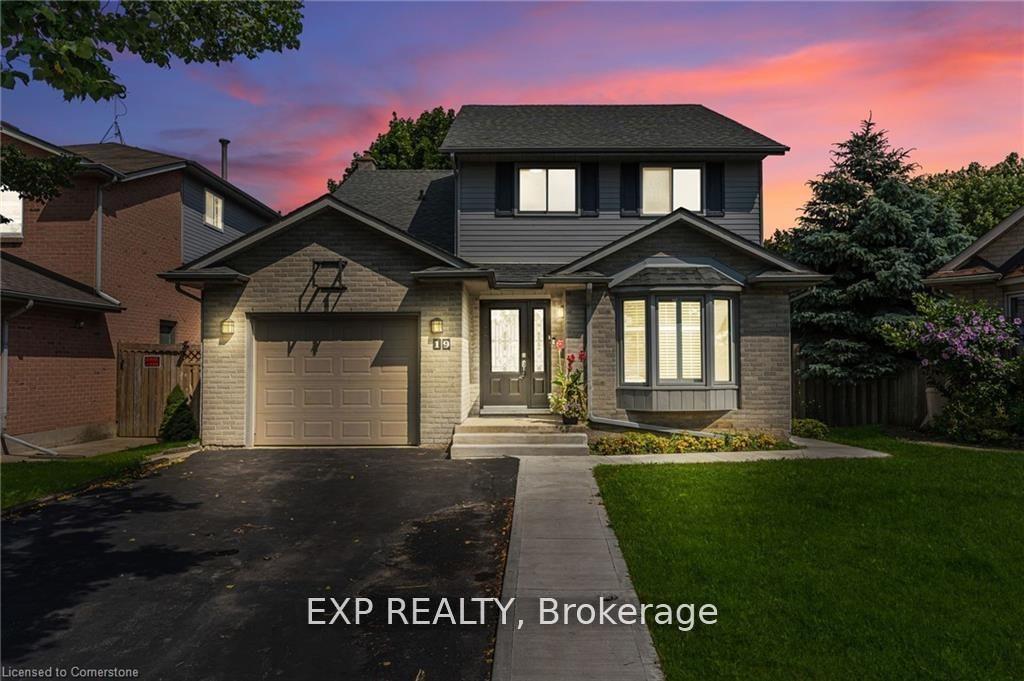 Photo 1 of 19 Driftwood Place, Hamilton, Stoney Creek Mountain — HOMEH