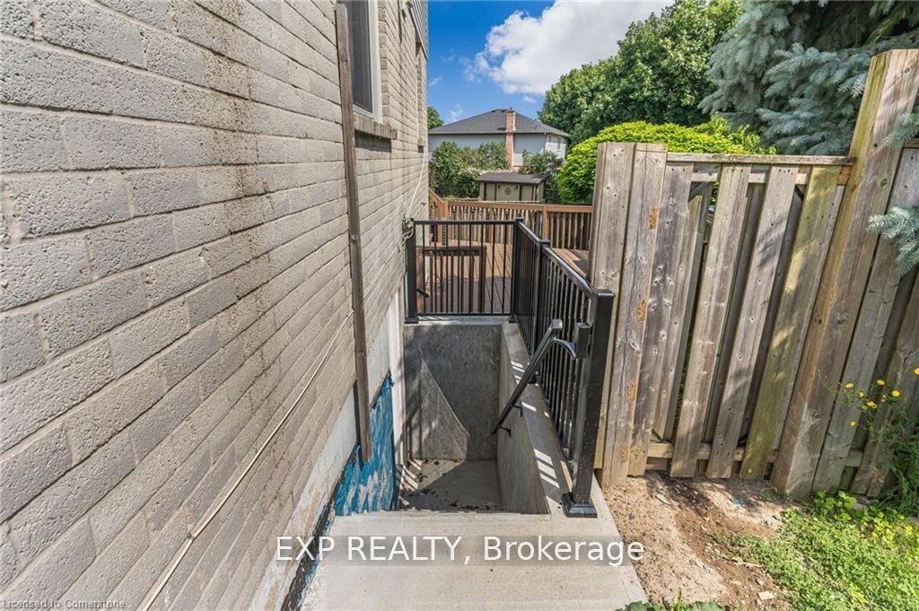 Photo 4 of 19 Driftwood Place, Hamilton, Stoney Creek Mountain — HOMEH