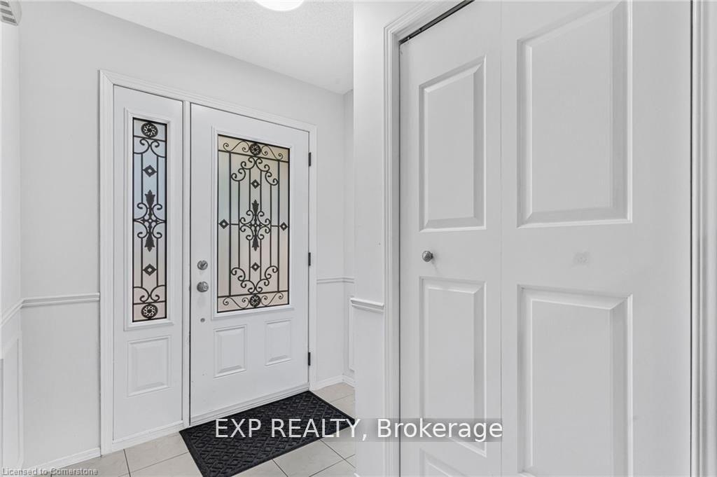 Photo 5 of 19 Driftwood Place, Hamilton, Stoney Creek Mountain — HOMEH