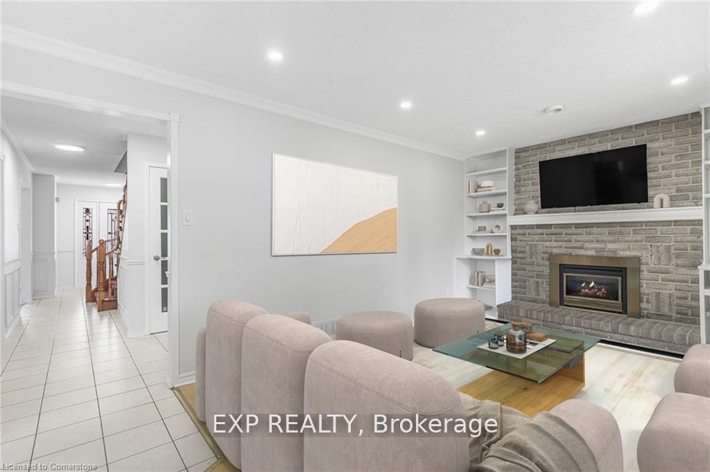 Photo 12 of 19 Driftwood Place, Hamilton, Stoney Creek Mountain — HOMEH