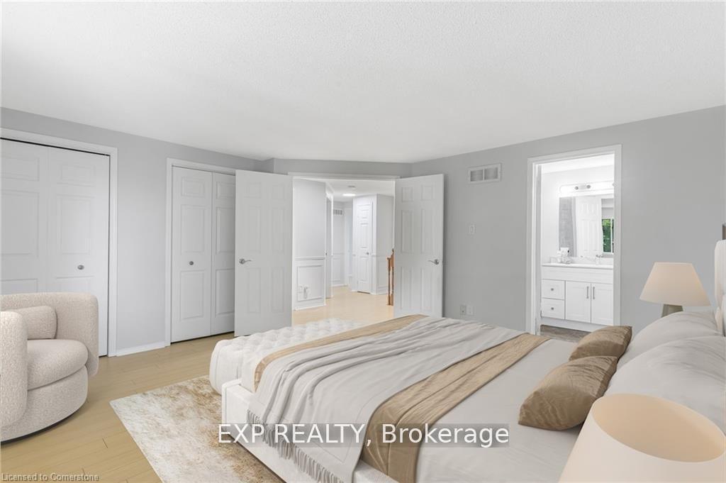 Photo 17 of 19 Driftwood Place, Hamilton, Stoney Creek Mountain — HOMEH