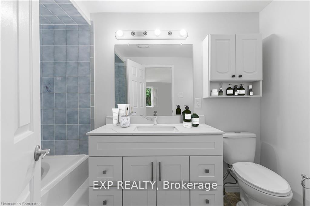 Photo 18 of 19 Driftwood Place, Hamilton, Stoney Creek Mountain — HOMEH